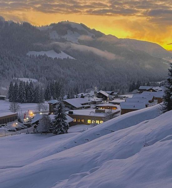 Außenansicht im Winter - Hotel im Allgäu - Torghele's Wald + Fluh